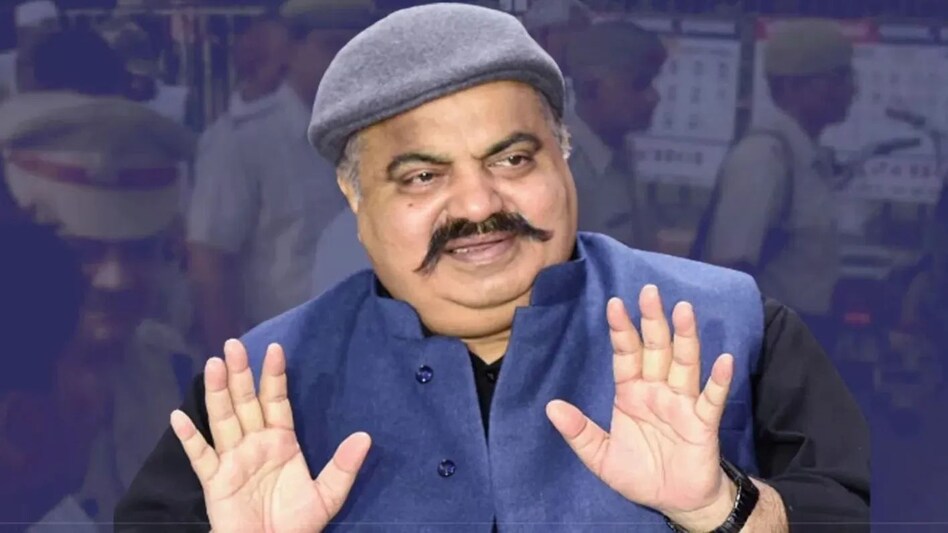 अतीक ने महज 2 लाख में लिखवाई थी 2 करोड़ की जमीन, दबंगई दिखा कौड़ियों के भाव में किया था करोड़ों का सौदा अतीक ने महज 2 लाख में लिखवाई थी 2 करोड़ की जमीन, दबंगई दिखा कौड़ियों के भाव में किया था करोड़ों का ...