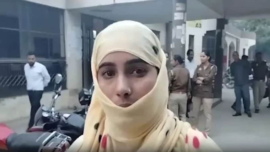 पत्नी को नहीं था पसंद पति का सावला रंग, पत्नी ने जिंदा जलाकर मार डाला, कोर्ट ने दी उम्रकैद की सजा पत्नी को नहीं था पसंद पति का सावला रंग, पत्नी ने जिंदा जलाकर मार डाला, कोर्ट ने दी उम्रकैद की सजा