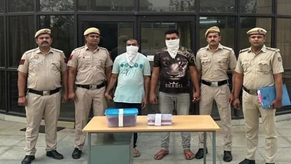 सरिया खरीद के नाम पर लाखों की धोखाधड़ी, बड़े विज्ञापनों के जरिए बनाते थे भौकाल, दो जालसाज गिरफ्तार सरिया खरीद के नाम पर लाखों की धोखाधड़ी, बड़े विज्ञापनों के जरिए बनाते थे भौकाल, दो जालसाज गिरफ्तार