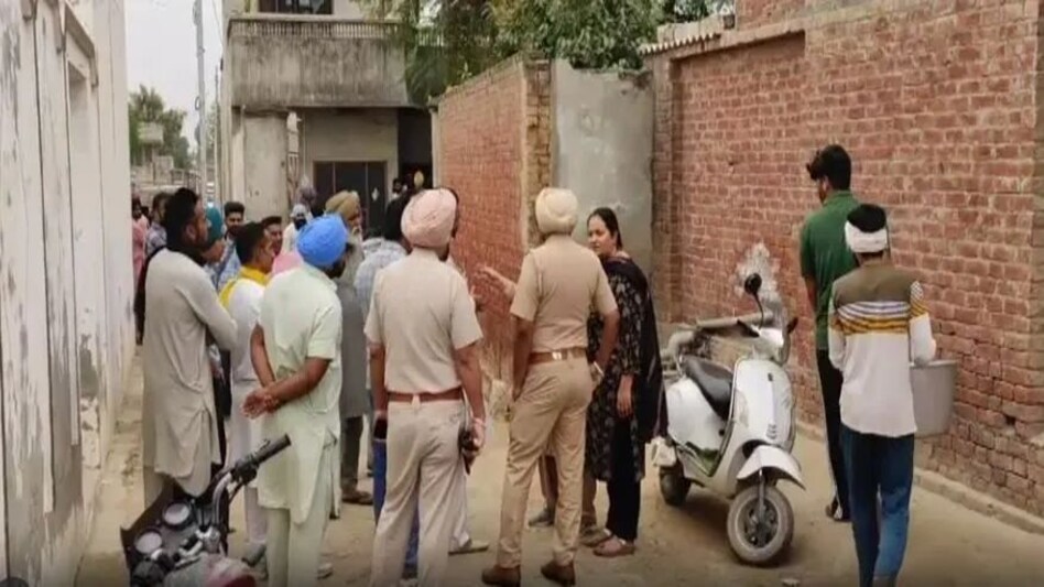 पंजाब के बठिंडा में खून खराबा, जमीनी विवाद में गोली मारकर दो की हत्या, कातिल ने खुद को भी मारी गोली पंजाब के बठिंडा में खून खराबा, जमीनी विवाद में गोली मारकर दो की हत्या, कातिल ने खुद को भी मारी गोली