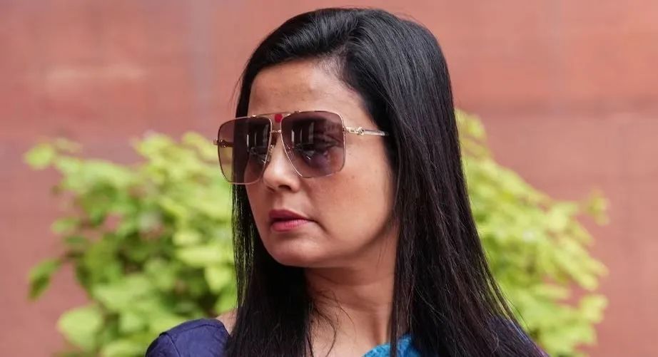 मोदी सरकार अडाणी के कोयला 'घोटाले' की चर्चा करने वालों का मुंह बंद करना चाहती है : महुआ मोदी सरकार अडाणी के कोयला 'घोटाले' की चर्चा करने वालों का मुंह बंद करना चाहती है : महुआ