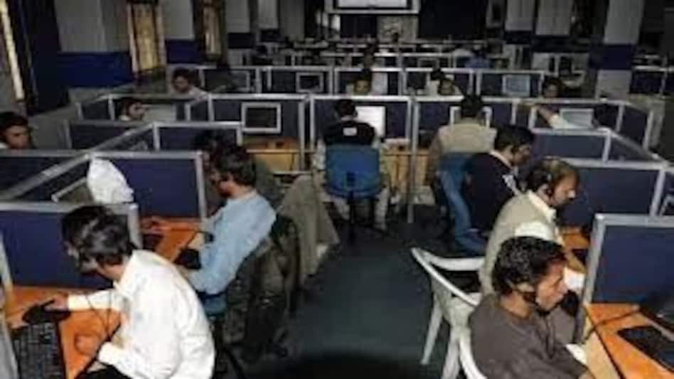 नोएडा में कॉल सेंटर से अमेरिका, कनाडा के नागरिकों से धोखाधड़ी करने वाले सात ठग गिरफ्तार नोएडा में कॉल सेंटर से अमेरिका, कनाडा के नागरिकों से धोखाधड़ी करने वाले सात ठग गिरफ्तार