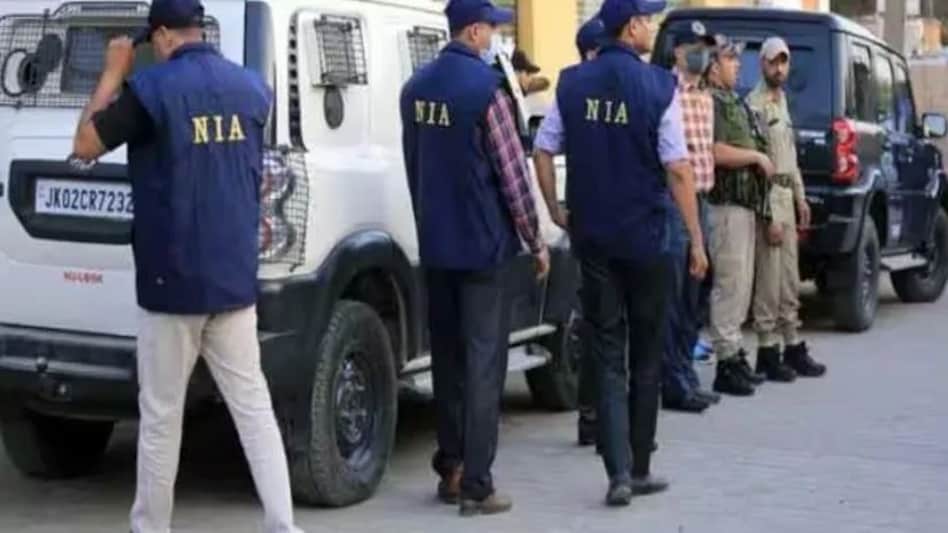 एनआईए ने मलकीत सिंह ‘पिस्टल’ के खिलाफ दाखिल की चार्जशीट, पंजाब में सीमापार हथियार तस्करी के मामले में चार्जशीट एनआईए ने मलकीत सिंह ‘पिस्टल’ के खिलाफ दाखिल की चार्जशीट, पंजाब में सीमापार हथियार तस्करी के माम...