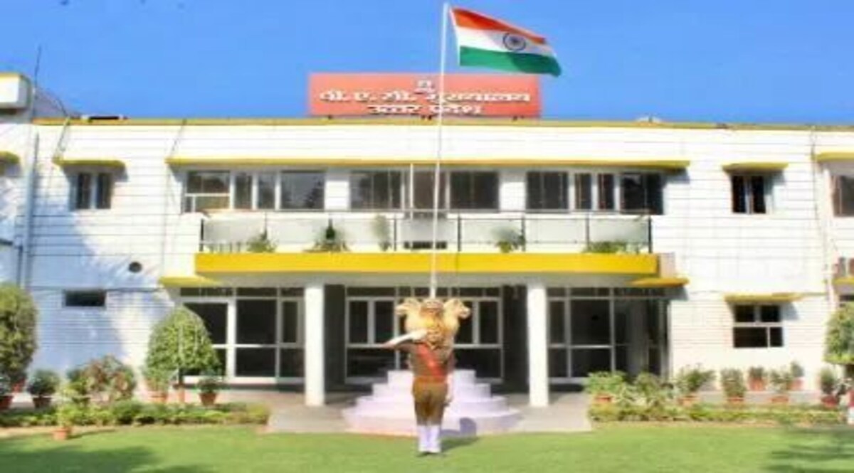 प्रयागराज में इंस्पेक्टर की गोली मार कर हत्या, PAC में तैनात थे इंस्पेक्टर Prayagraj Inspector Shot Dead