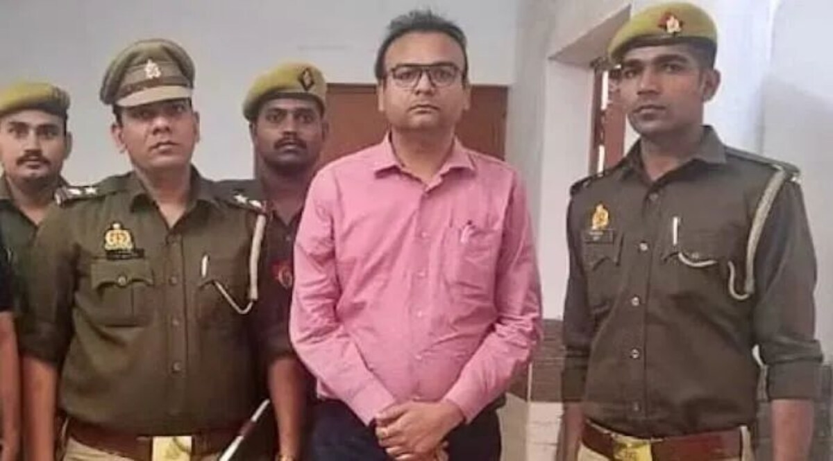 ऑपरेशन के नाम पर मौत बांटने वाले डॉक्टर का वो सच, जिसे सुनकर पुलिस भी कांप गई सैफई का डॉक्टर डेथ समीर सर्राफ अब आया है पुलिस के शिकंजे में