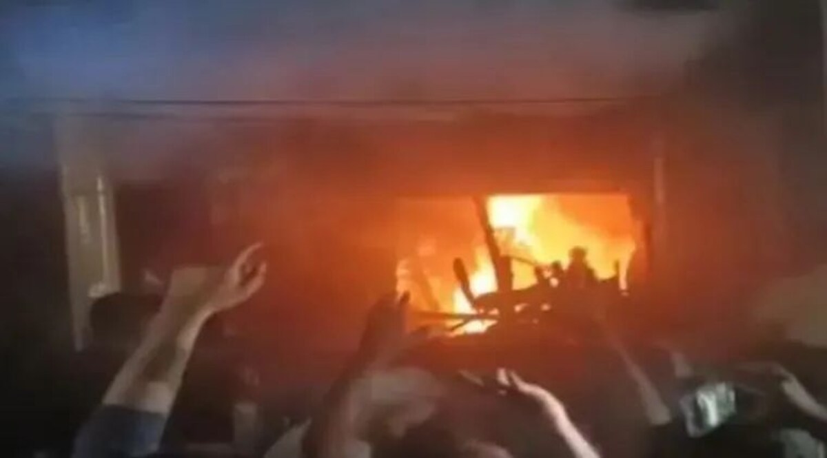 झारखंड: आग लगने के बाद दम घुटने से एक ही परिवार के तीन लोगों की मौत Jharkhand Fire Incident