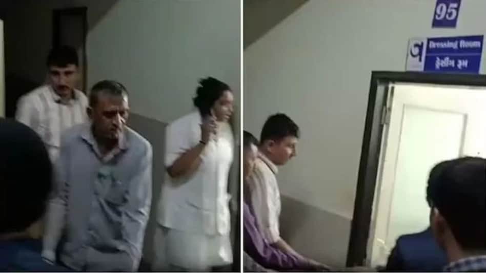 Gujarat : गुजरात में BJP की महिला नेता की तलवार से मारकर हत्या, पटाखे चलाने के विवाद में मर्डर, 3 लोग गिरफ्तार Gujarat : गुजरात में BJP की महिला नेता की तलवार से मारकर हत्या, पटाखे चलाने के विवाद में मर्डर, 3 ...