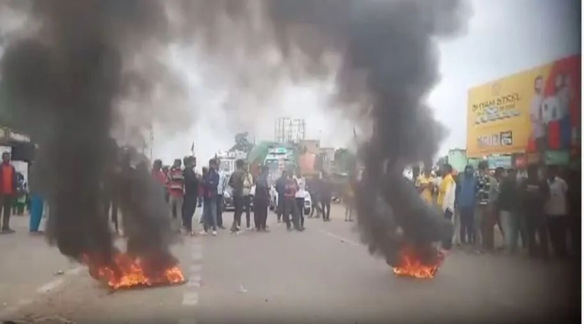 झारखंड के रांची के एक गांव के पांच मंदिरों में मूर्तियां मिली खंडित, स्थानीय लोगों में आक्रोश, जाम लगाया जांच जारी