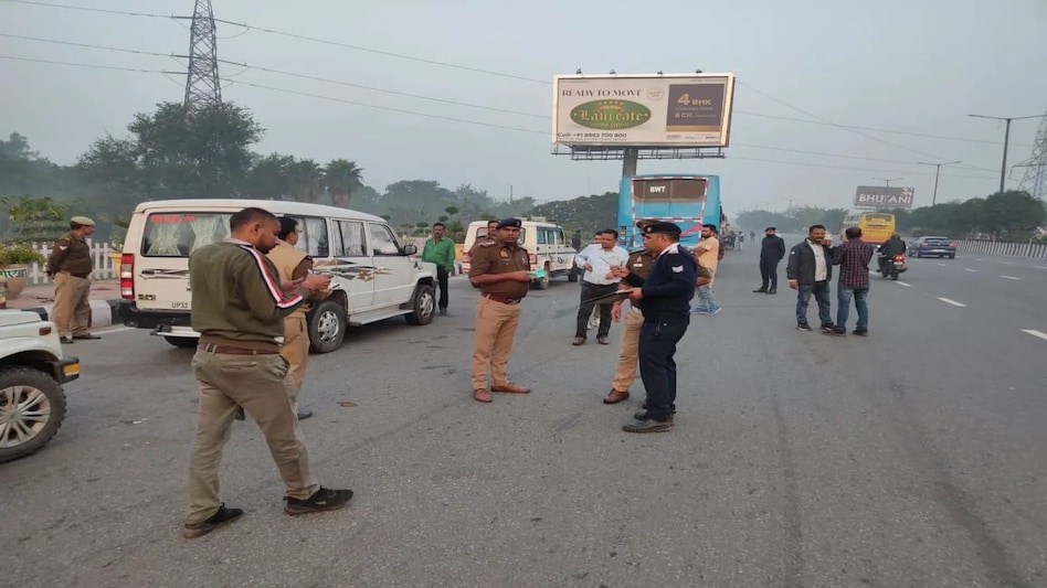 नोएडा में 10 हजार वाहनों का कटा चालान, 23 हुए सीज, ट्रैफिक के लिए जागरूक किया नोएडा में 10 हजार वाहनों का कटा चालान, 23 हुए सीज, ट्रैफिक के लिए जागरूक किया