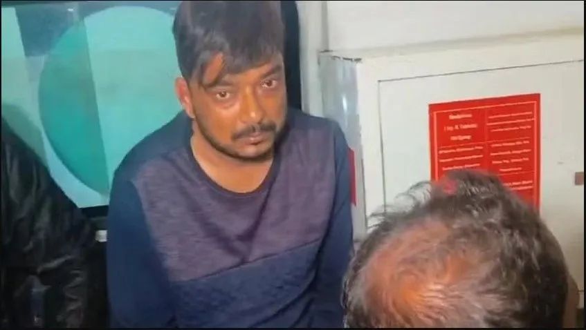 प्रेमिका पर फेंका तेजाब, युवती की शादी तय होने से था नाराज प्रेमी, पुलिस की जवाबी कार्रवाई, एनकाउंटर कर दबोचा प्रेमिका पर फेंका तेजाब, युवती की शादी तय होने से था नाराज प्रेमी, पुलिस की जवाबी कार्रवाई, एनकाउंट...