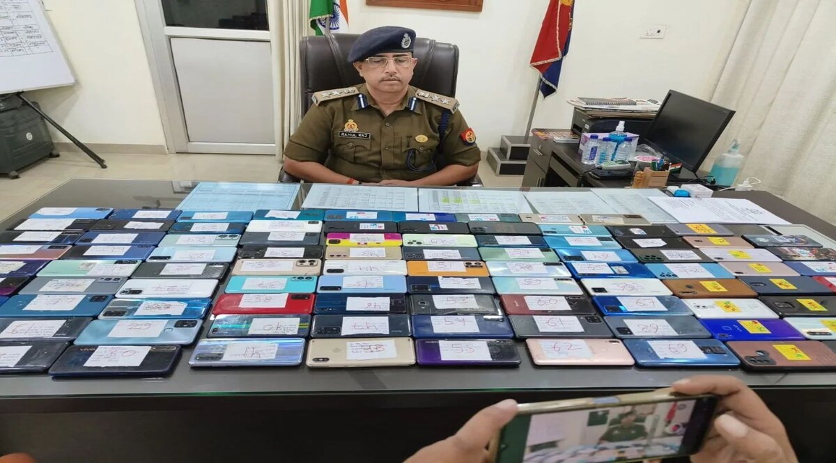 लखनऊ पुलिस को मिली बड़ी कामयाबी, जनता के चोरी हुए बीस लाख के 101 मोबाइल फोन बरामद जांच में जुटी पुलिस