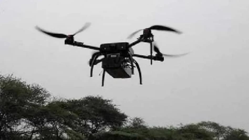 Punjab : ड्रोन से पंजाब में नशीले पदार्थों की तस्करी, तरनतारन में बीएसएफ ने दबोचा ड्रोन Punjab : ड्रोन से पंजाब में नशीले पदार्थों की तस्करी, तरनतारन में बीएसएफ ने दबोचा ड्रोन