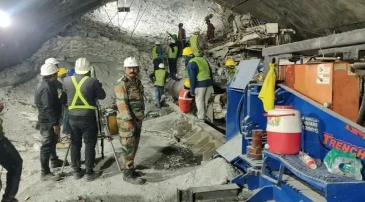 Uttarkashi tunnel collapse: इन 'पांच' प्लान से सुरंग से बाहर निकल सकेंगे 41 मजदूर सुरंग से मजदूरों को बाहर निकालने के प्लान तेजी से अमल में लाए जा रहे
