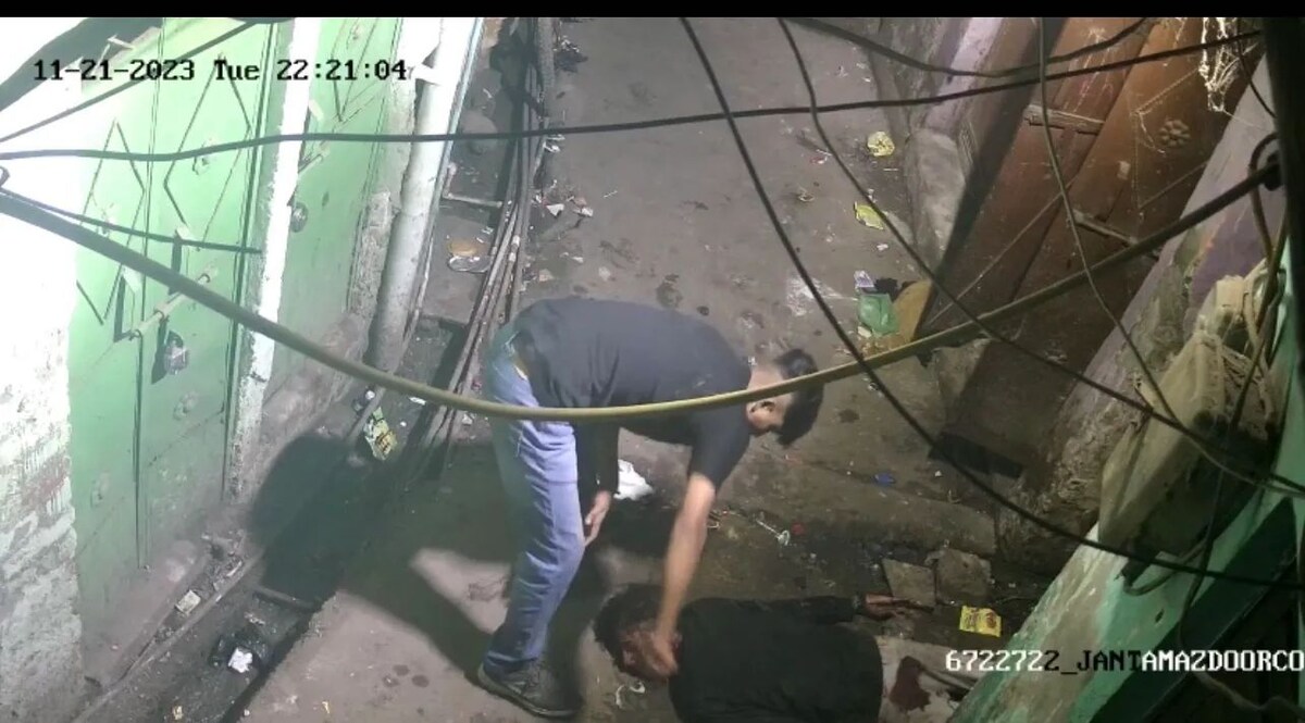 लाश के चारों तरफ़ छूरा लेकर नाचता किलर, दिल्ली में अब तक का सबसे खौफनाक हत्याकांड, सीसीटीवी में कैद नाबालिग की हैवानियत Murder