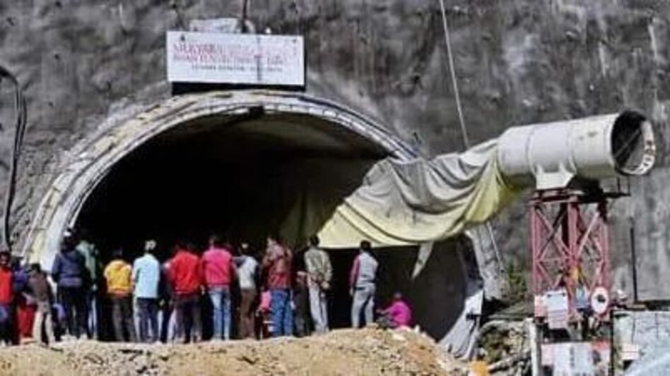 सिलक्यारा सुरंग में ड्रिलिंग के दौरान सामने आए लोहे के सरिये को हटा दिया गया सिलक्यारा सुरंग में ड्रिलिंग के दौरान सामने आए लोहे के सरिये को हटा दिया गया