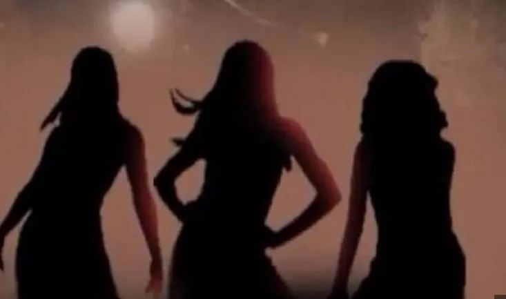 महाराष्ट्र के भंडारा में न्यूड डांस का वीडियो वायरल, लापरवाही के आरोप में दो पुलिसकर्मी सस्पेंड जांच जारी