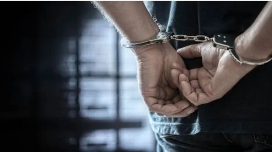 17 साल पहले किया कत्ल, सीबीआई सऊदी अरब से खींचकर भारत ले आई, इंटरपोल ने जारी किया था रेड कार्नर नोटिस 17 साल पहले किया कत्ल, सीबीआई सऊदी अरब से खींचकर भारत ले आई, इंटरपोल ने जारी किया था रेड कार्नर नोट...