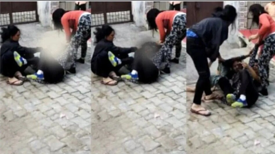 मेरठ में गली क्रिकेट के विवाद में महिलाओं में मारपीट, महिला पुलिसकर्मी की दबंगई! मेरठ में गली क्रिकेट के विवाद में महिलाओं में मारपीट, महिला पुलिसकर्मी की दबंगई!