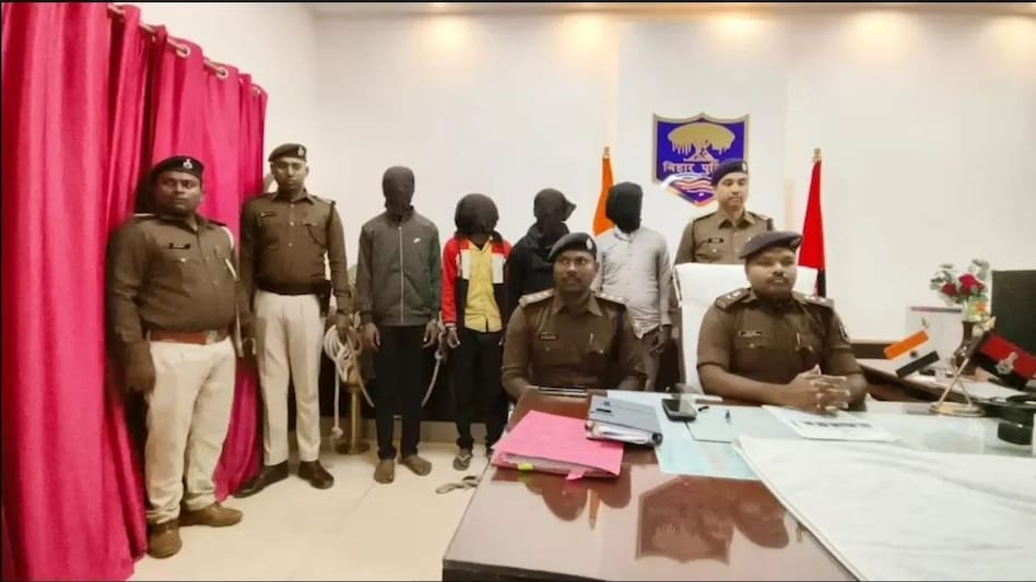 नाबालिग देवर संग आपत्तिजनक हाल में थी बीवी: नजारा देख पति का खौला खून, छोटे भाई की ली जान नाबालिग देवर संग आपत्तिजनक हाल में थी बीवी: नजारा देख पति का खौला खून, छोटे भाई की ली जान