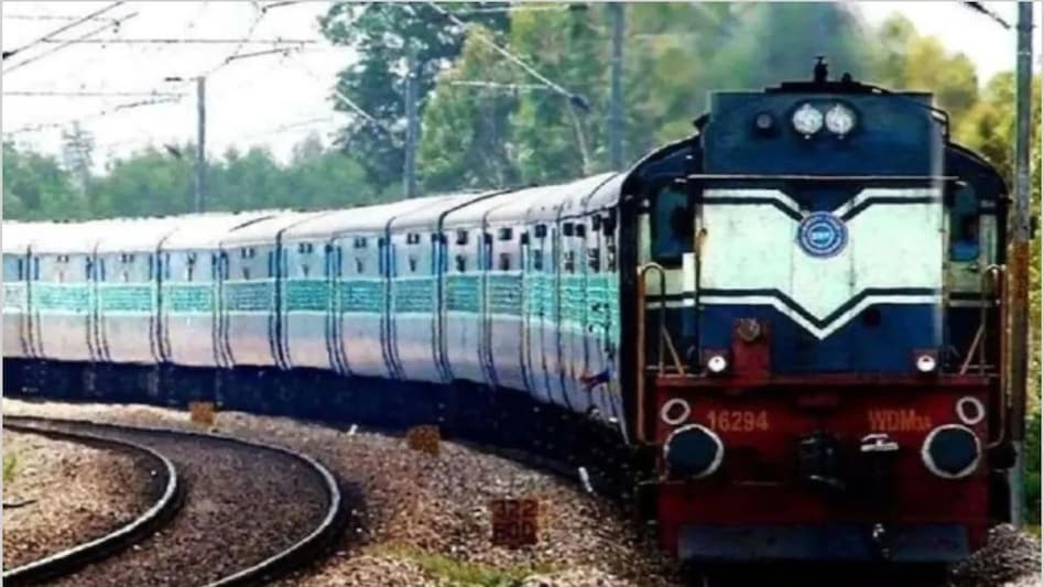 लुधियाना में नशे में धुत चालक ट्रक पटरी पर छोड़कर भागा, ट्रेन चालक की सूझबूझ से हादसा टला लुधियाना में नशे में धुत चालक ट्रक पटरी पर छोड़कर भागा, ट्रेन चालक की सूझबूझ से हादसा टला