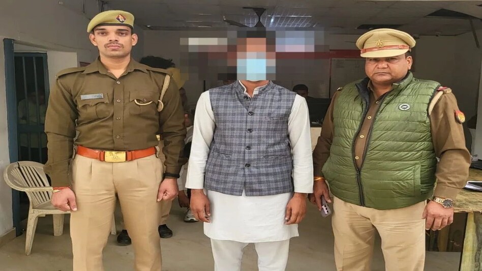 ग़ाज़ियाबाद में धर्मांतरण का जाल, तंत्र-मंत्र के नाम पर बीमार लोगों का धर्म परिवर्तन कराने वाला मौलवी गिरफ्तार ग़ाज़ियाबाद में धर्मांतरण का जाल, तंत्र-मंत्र के नाम पर बीमार लोगों का धर्म परिवर्तन कराने वाला मौल...