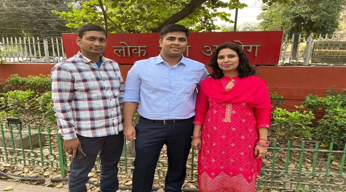 IAS Success Story: ब्रेकअप के बाद गर्लफ्रेंड को चैलेंज किया और IAS बनकर दिखाया, पढ़िए पूरी कहानी Crime News