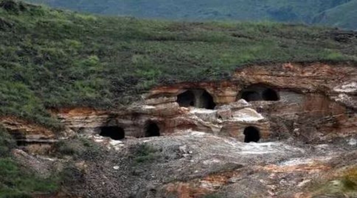 Rat Hole Mining : ऑगर मशीन फेल, रैट माइनर्स ने हाथों से ही खोद दी चट्टान! एनजीटी के लगाया रखा है रैट होल माइनिंग पर बैन, क्या है रैट होल माइनिंग? Rat Hole Mining