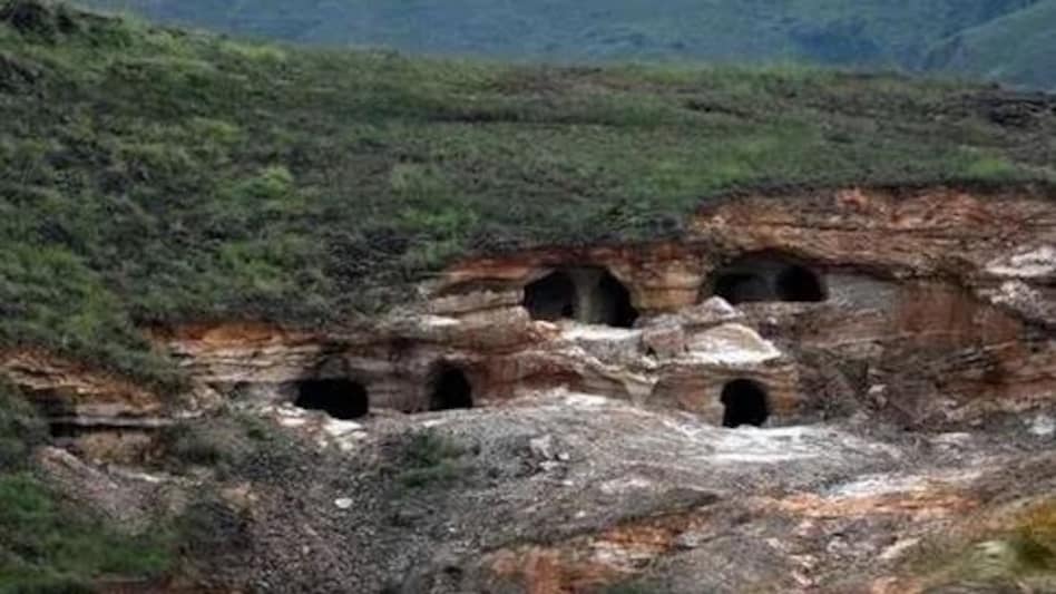 Rat Hole Mining : ऑगर मशीन फेल, रैट माइनर्स ने हाथों से ही खोद दी चट्टान! एनजीटी के लगाया रखा है रैट होल माइनिंग पर बैन, क्या है रैट होल माइनिंग? Rat Hole Mining : ऑगर मशीन फेल, रैट माइनर्स ने हाथों से ही खोद दी चट्टान! एनजीटी के लगाया रखा है रै...