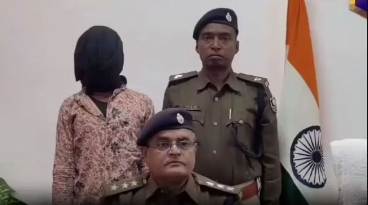 'पापा ने अम्मी को गोली मारी', बच्चों के सामने पत्नी की गोली मारकर हत्या, पति अवैध संबंध का करता था शक 'पापा ने अम्मी को गोली मारी', बच्चों के सामने पत्नी की गोली मारकर हत्या, पति अवैध संबंध का करता था ...