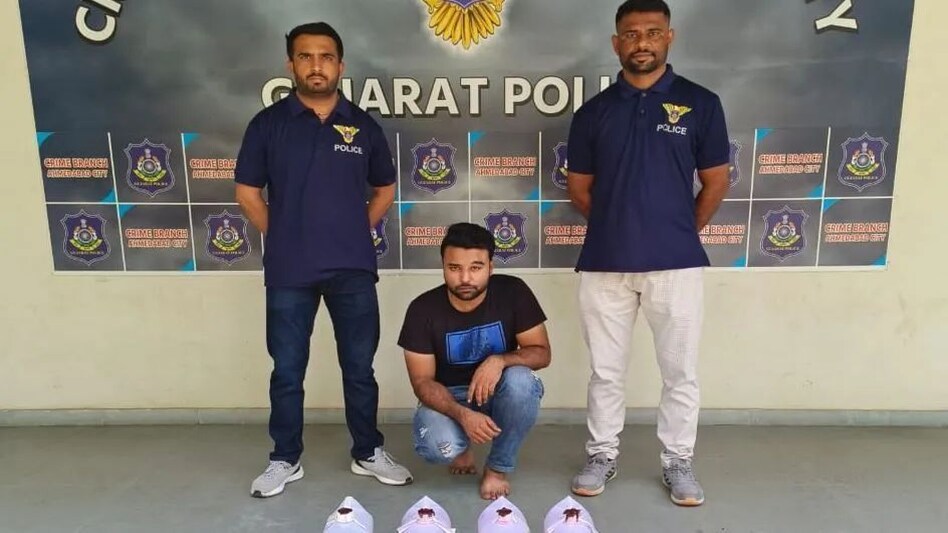 पैसों की तंगी ने सताया तो बनाने लगा नशे का कफ सिरप, गुजरात में नशीले कफ सिरप का सौदागर गिरफ्तार पैसों की तंगी ने सताया तो बनाने लगा नशे का कफ सिरप, गुजरात में नशीले कफ सिरप का सौदागर गिरफ्तार