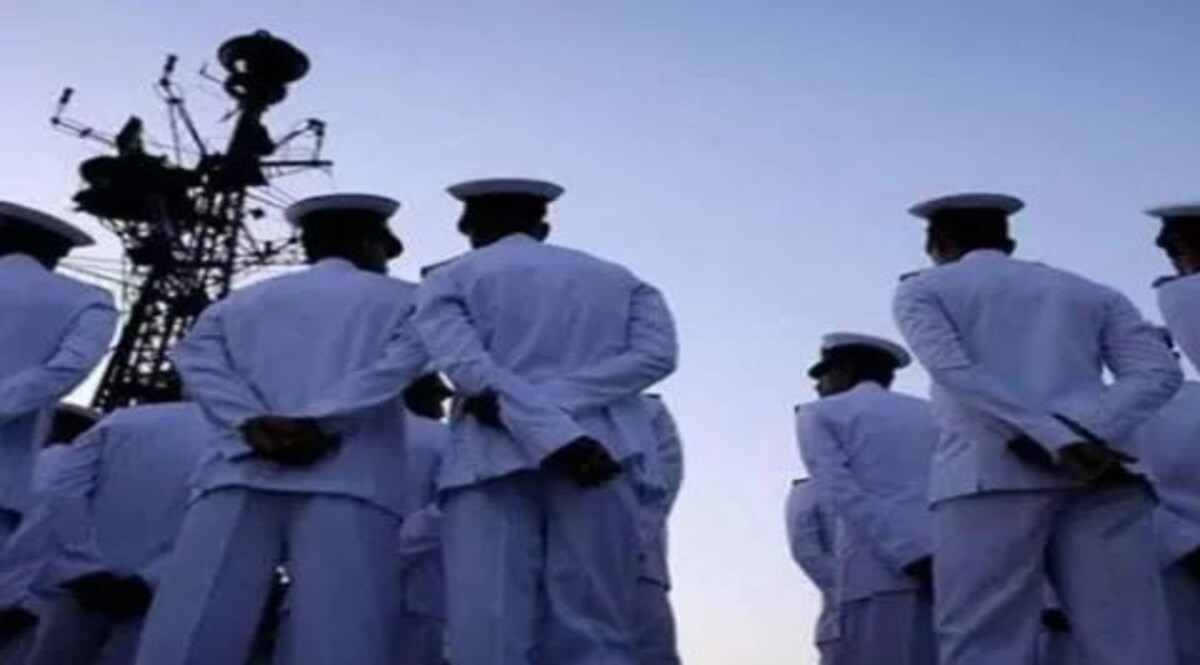 सरकार कतर से भारतीयों को लाने का प्रयास कर रही है: नौसेना प्रमुख File Photo