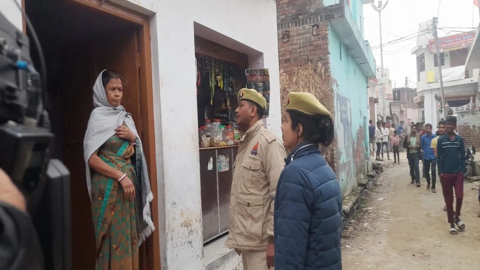 एक साइको किलर से 250 गांव के लोग हुए घरों में कैद, कहीं गन्ने के खेत में न हो जाए उनके साथ ये घटना एक साइको किलर से 250 गांव के लोग हुए घरों में कैद, कहीं गन्ने के खेत में न हो जाए उनके साथ ये घटना