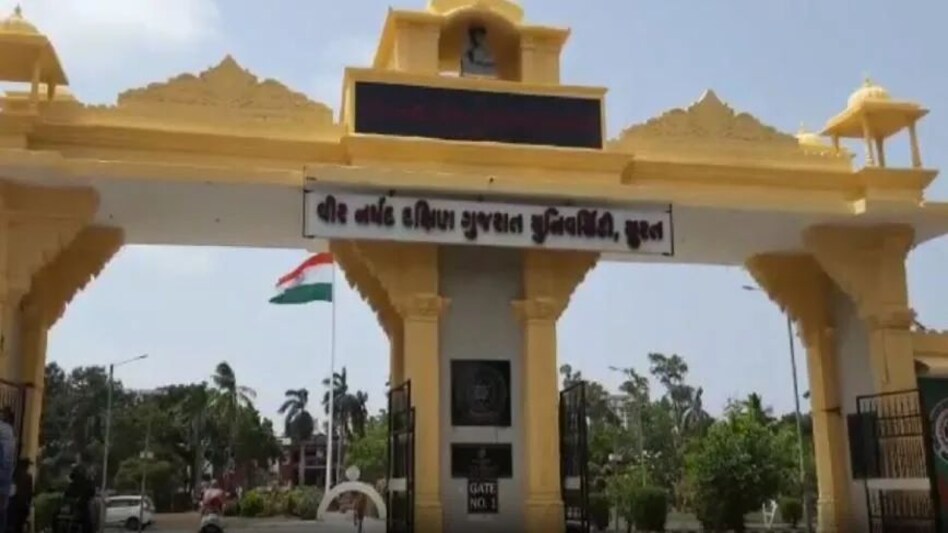 बीकॉम-बीए की परीक्षा में लिखी कामसूत्र सेक्स कथा, रंगीन प्रेम काहानियां, प्रिसिंपल शिक्षकों को भद्दी गालियां, मिला शून्य लगा जुर्माना बीकॉम-बीए की परीक्षा में लिखी कामसूत्र सेक्स कथा, रंगीन प्रेम काहानियां, प्रिसिंपल शिक्षकों को भद्द...