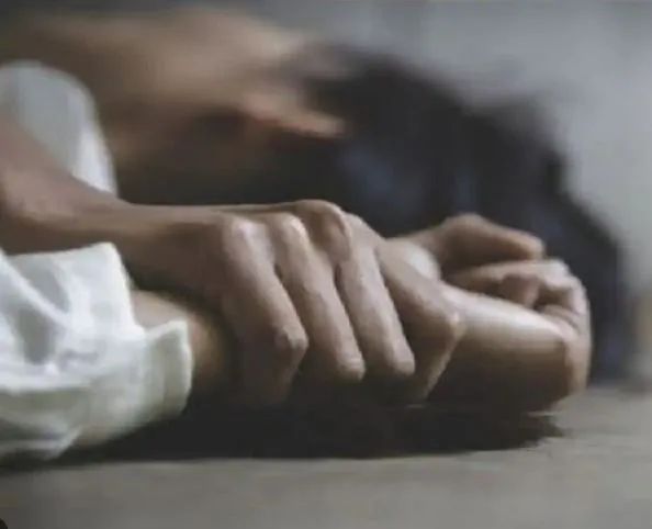 दिल्ली की लड़की से गाजियाबाद में गैंगरेप, सहेली और दोस्त के सामने युवकों ने किया बलात्कार दिल्ली की लड़की से गाजियाबाद में गैंगरेप, सहेली और दोस्त के सामने युवकों ने किया बलात्कार