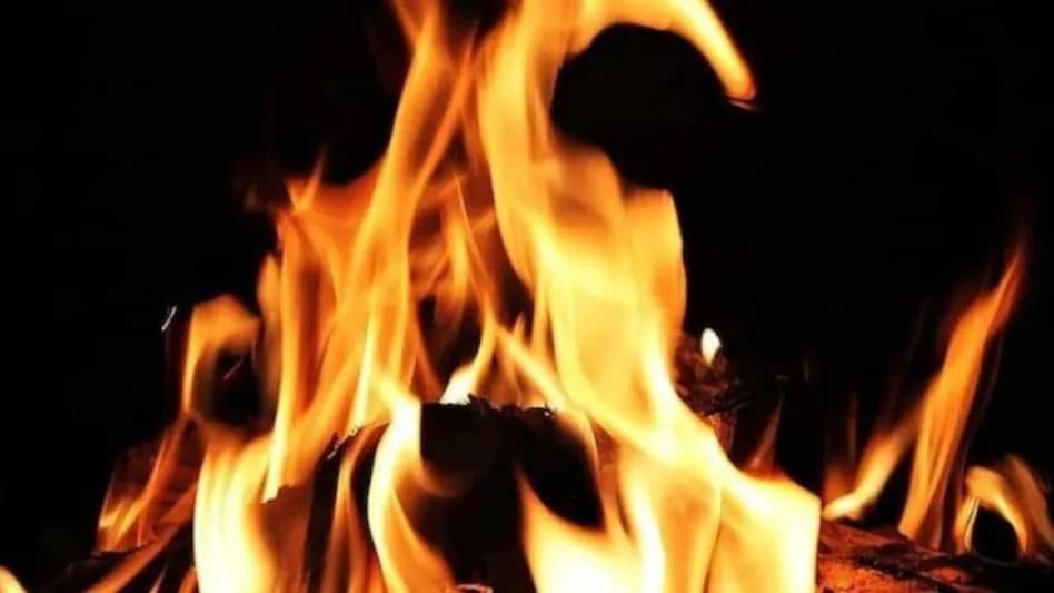 Mumbai : मुंबई की इमारत में आग लगने की घटना के बाद दो शव बरामद Mumbai : मुंबई की इमारत में आग लगने की घटना के बाद दो शव बरामद