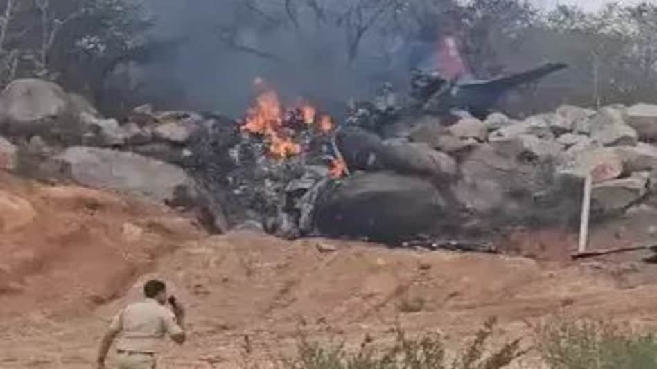हैदराबाद के समीप भारतीय वायु सेना का प्रशिक्षु विमान दुर्घटनाग्रस्त, दो पायलट की मौत हैदराबाद के समीप भारतीय वायु सेना का प्रशिक्षु विमान दुर्घटनाग्रस्त, दो पायलट की मौत