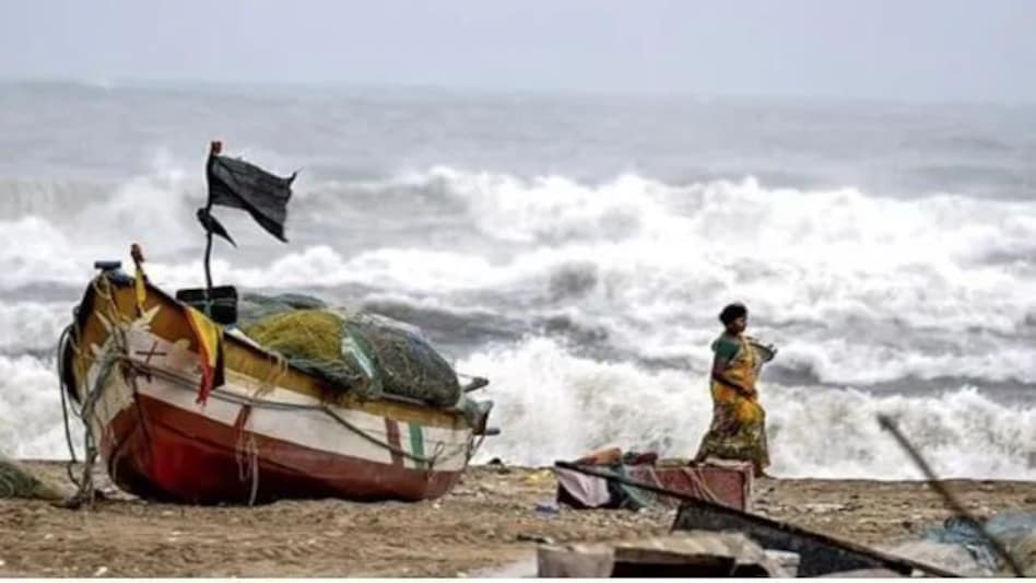 Cyclone Michaung : चेन्नई में दिखा 'मिचौंग' तूफान का कहर, फ्लाइट, ट्रेन और स्कूल सब बंद Cyclone Michaung : चेन्नई में दिखा 'मिचौंग' तूफान का कहर, फ्लाइट, ट्रेन और स्कूल सब बंद