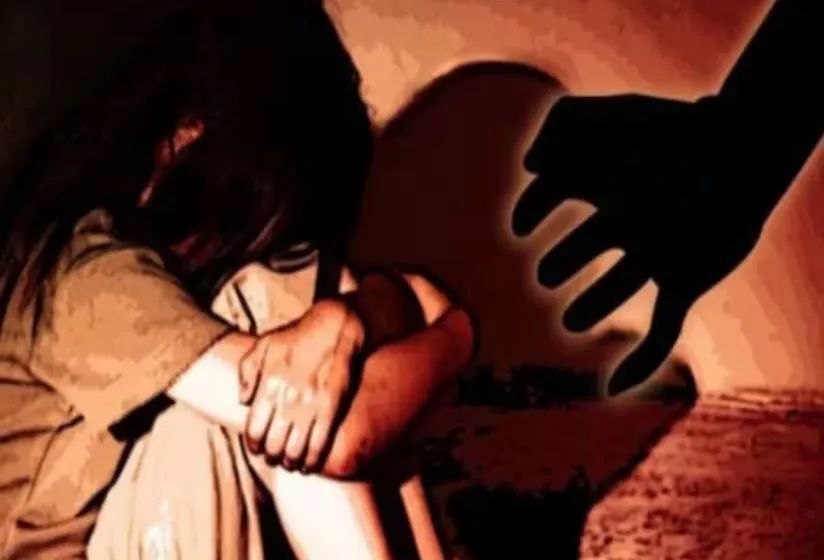 बारात देखने आई 7 साल की बच्ची से दरिंदगी, खून से लथपथ मिली बच्ची, चेहरे और प्राइवेट पार्ट में गंभीर चोट बारात देखने आई 7 साल की बच्ची से दरिंदगी, खून से लथपथ मिली बच्ची, चेहरे और प्राइवेट पार्ट में गंभीर...