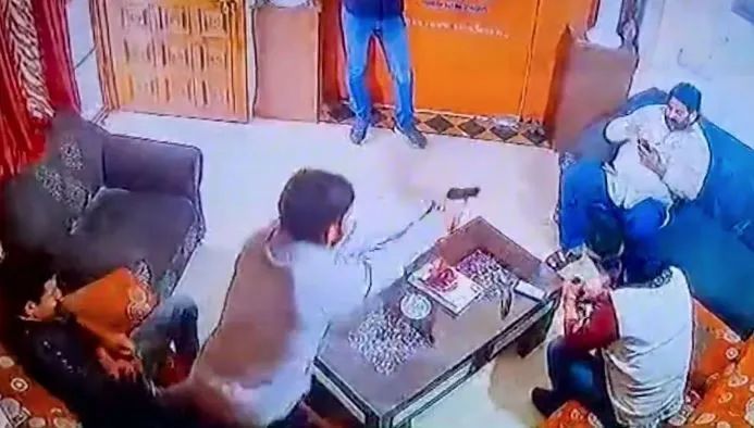 Gogamedi Murder Case: चश्मदीद का मर्डर, कातिल भी फरार, मकसद को लेकर उलझी राजस्थान पुलिस Gogamedi Murder Case: चश्मदीद का मर्डर, कातिल भी फरार, मकसद को लेकर उलझी राजस्थान पुलिस