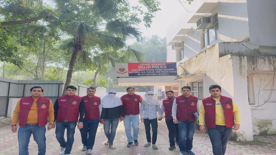 दिल्ली में लारेंस और गोल्डी बराड़ गैंग के दो बदमाश पकड़े गए, अकाली दल के पूर्व MLA के घर के बाहर की थी फायरिंग दिल्ली में लारेंस और गोल्डी बराड़ गैंग के दो बदमाश पकड़े गए, अकाली दल के पूर्व MLA के घर के बाहर क...