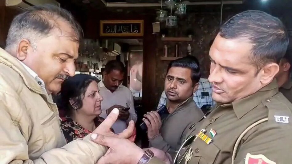 यमुनानगर में दिनदहाड़े छात्रा का स्कॉर्पियो से अपहरण, लड़की के माता-पिता पर किया हमला, सैलून से बरामद हुए तेजधार हथियार यमुनानगर में दिनदहाड़े छात्रा का स्कॉर्पियो से अपहरण, लड़की के माता-पिता पर किया हमला, सैलून से बरा...