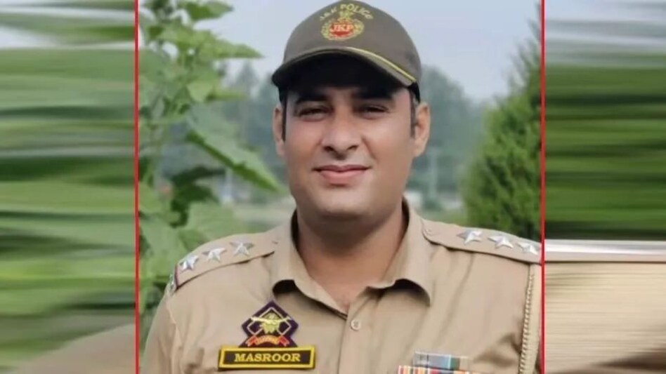 जम्मू-कश्मीर पुलिस इंस्पेक्टर वानी की हत्या की जांच करेगी एनआईए, क्रिकेट खेलते वक्त आतंकियों ने मारी थी गोली जम्मू-कश्मीर पुलिस इंस्पेक्टर वानी की हत्या की जांच करेगी एनआईए, क्रिकेट खेलते वक्त आतंकियों ने मार...
