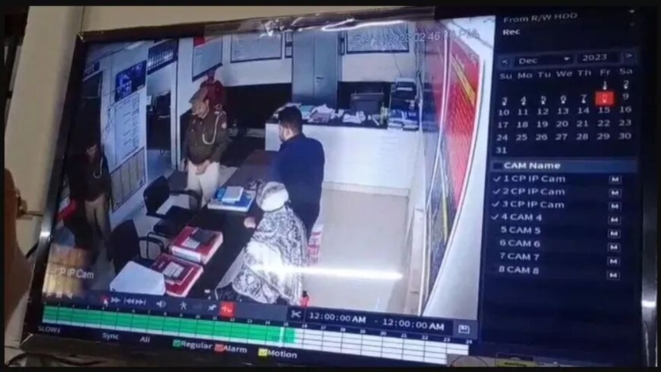 थाने में पुलिस से चली गोली मुस्लिम महिला के सिर में लगी गोली, इस वजह पुलिस चौकी गई थी महिला थाने में पुलिस से चली गोली मुस्लिम महिला के सिर में लगी गोली, इस वजह पुलिस चौकी गई थी महिला