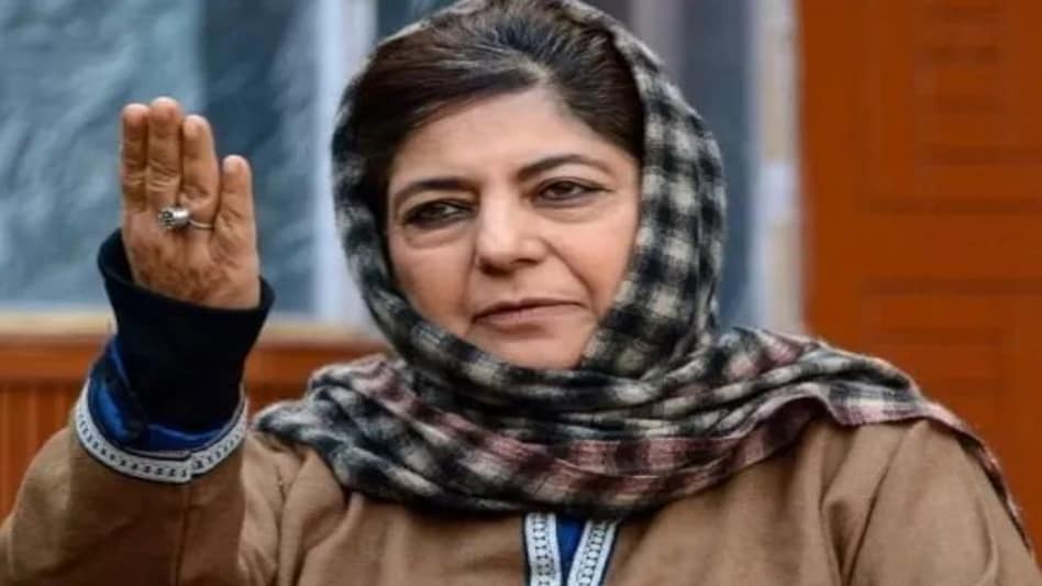 उमर, महबूबा ने नजरबंद किए जाने का दावा किया, राज्यपाल ने दावे को बेबुनियाद बताया उमर, महबूबा ने नजरबंद किए जाने का दावा किया, राज्यपाल ने दावे को बेबुनियाद बताया