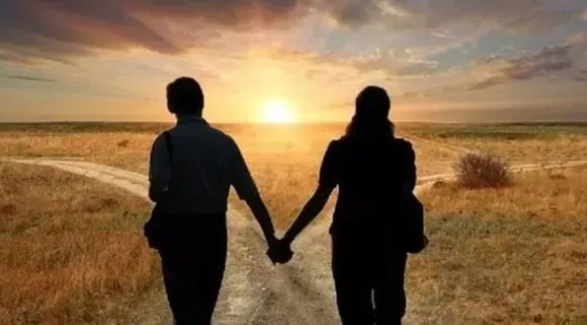 गर्लफ्रेंड को लेकर भागा तो मचा बवाल, लड़के की मां को नंगा करके खंभे से बांध दिया सांकेतिक तस्वीर