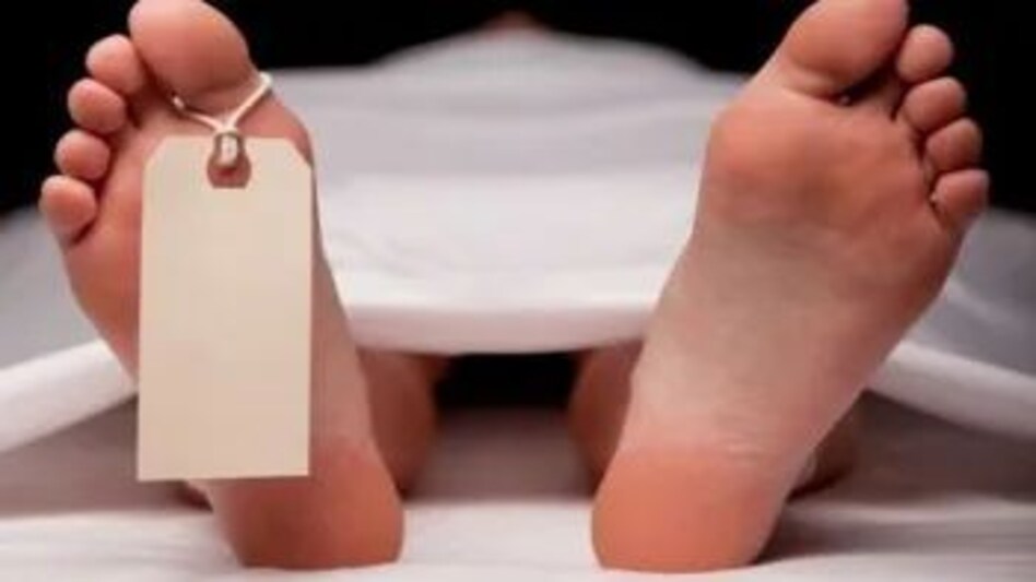 UP News : पोस्टमार्टम के बाद महिला के शव की आंखें निकालीं, परिजनों ने अंग तस्करी का आरोप लगाया UP News : पोस्टमार्टम के बाद महिला के शव की आंखें निकालीं, परिजनों ने अंग तस्करी का आरोप लगाया