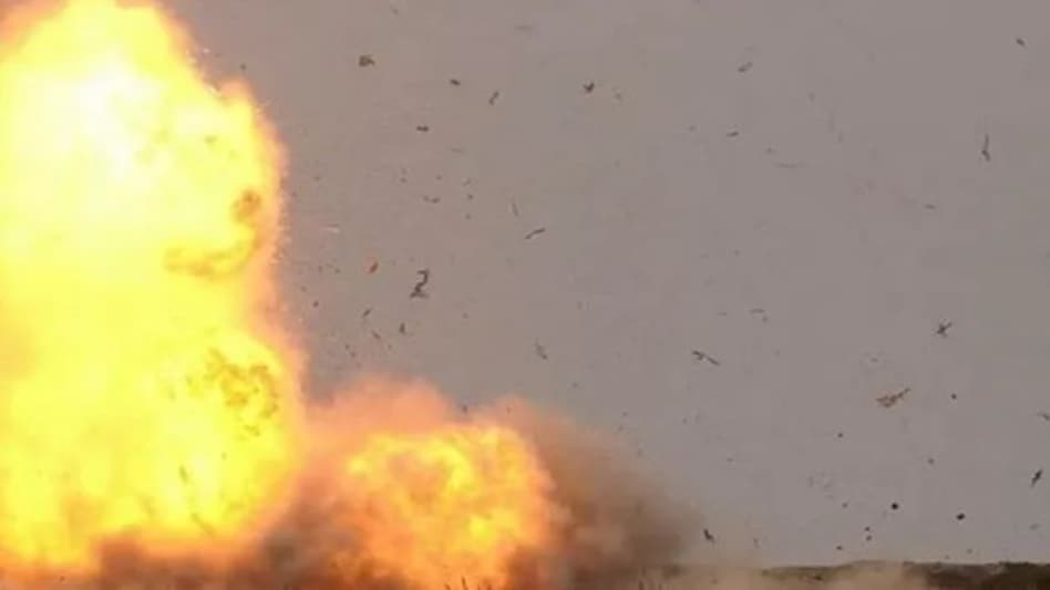 पाकिस्तान के खैबर पख्तूनख्वा में पुलिस स्टेशन पर सुसाइड अटैक, 24 लोगों की मौत पाकिस्तान के खैबर पख्तूनख्वा में पुलिस स्टेशन पर सुसाइड अटैक, 24 लोगों की मौत