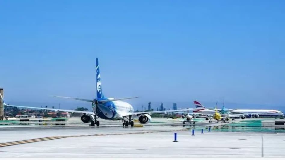 बिना पासपोर्ट, बिना वीजा और बिना टिकट के रूसी नागरिक पहुँचा अमेरिका, फिर बताई उसने चौंकाने वाली ये वजह बिना पासपोर्ट, बिना वीजा और बिना टिकट के रूसी नागरिक पहुँचा अमेरिका, फिर बताई उसने चौंकाने वाली ये ...