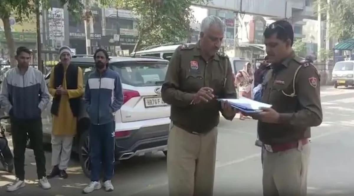 नाली के झगड़े में बुजुर्ग को घर में घुसकर मारे 22 चाकू, बहू पर भी जानलेवा हमला, 9 लोगों ने की घेरकर की हत्या जांच जारी