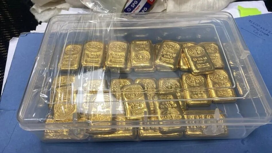 दिल्ली आईजीआई एयरपोर्ट पर दो उज्बेक महिला तस्कर गिरफ्तार, एक करोड़ 96 लाख का सोना बरामद दिल्ली आईजीआई एयरपोर्ट पर दो उज्बेक महिला तस्कर गिरफ्तार, एक करोड़ 96 लाख का सोना बरामद